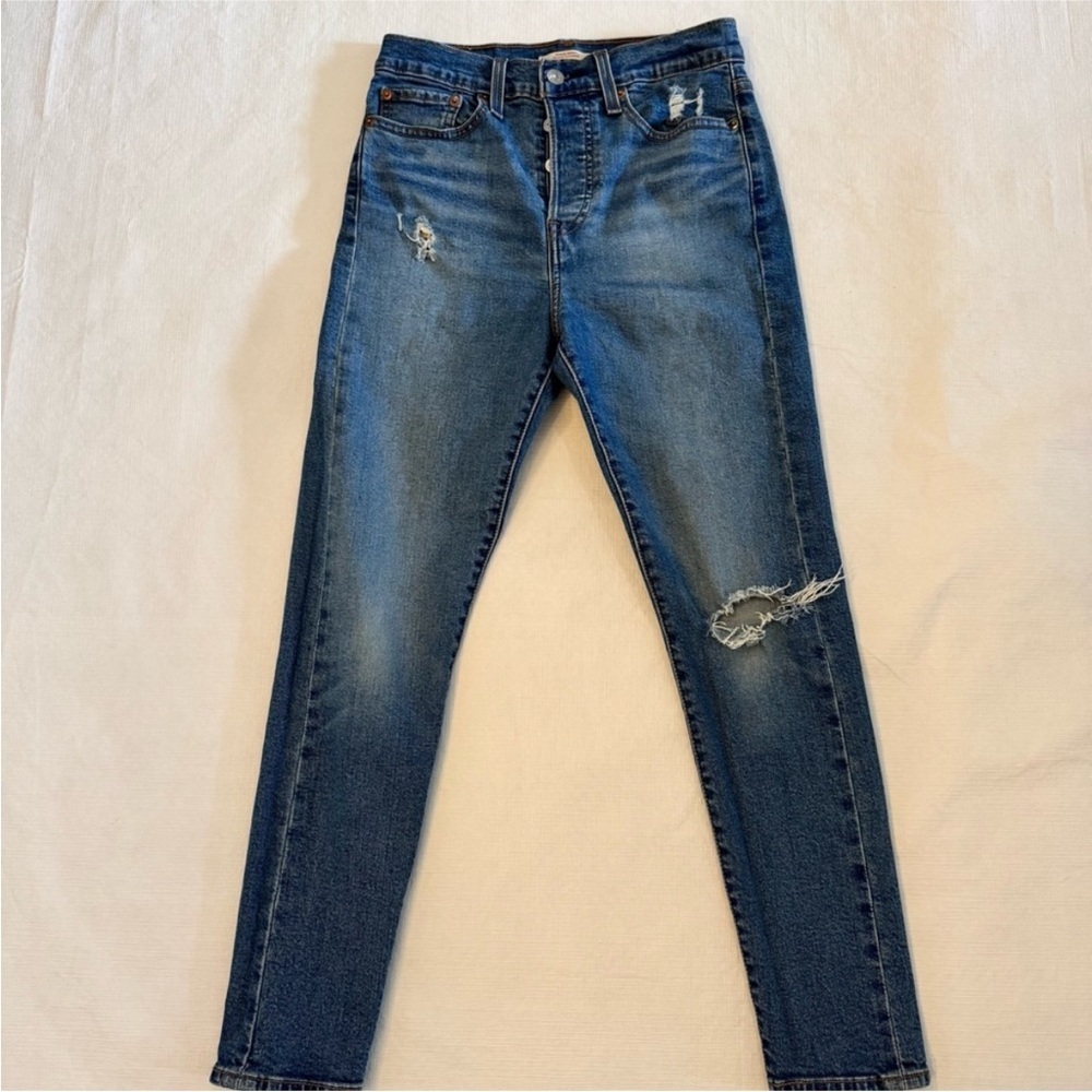 Levi's Wedgie Skinny Cigarette Blue Distressed Skinny Jeans Size 28